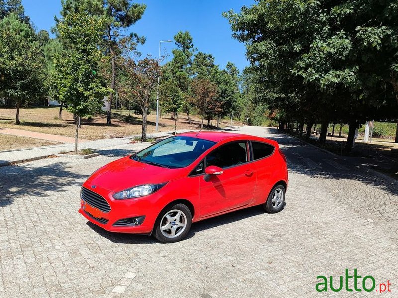 2013' Ford Fiesta photo #1