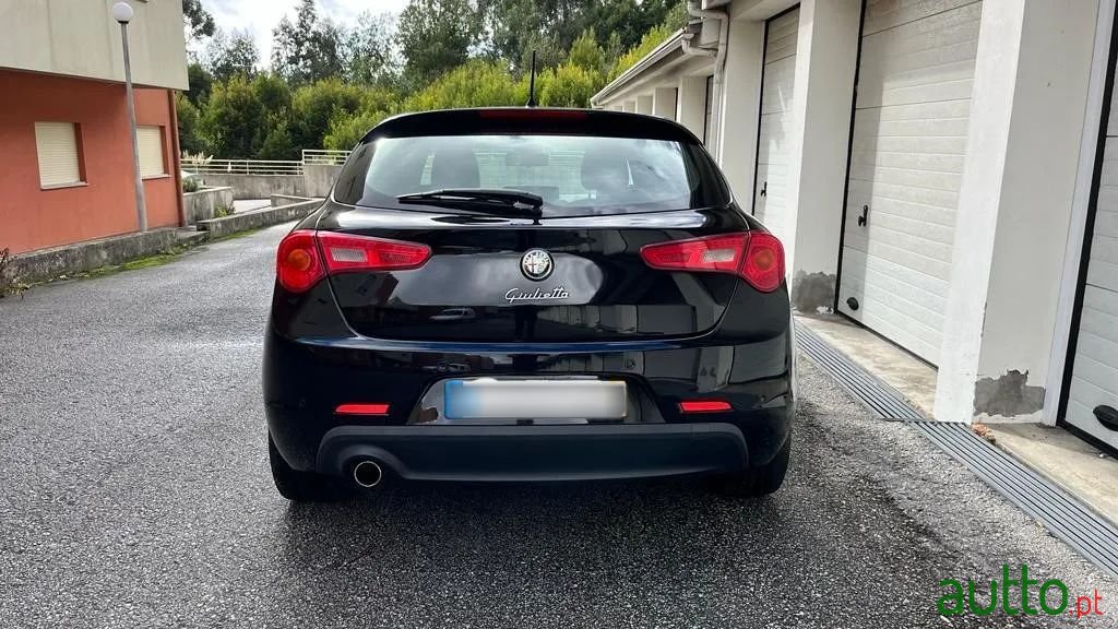 2013' Alfa Romeo Giulietta photo #5