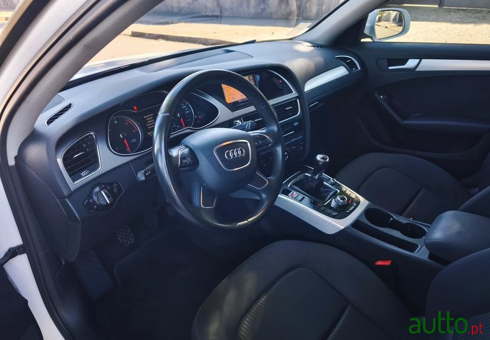 2012' Audi A4 Avant photo #6