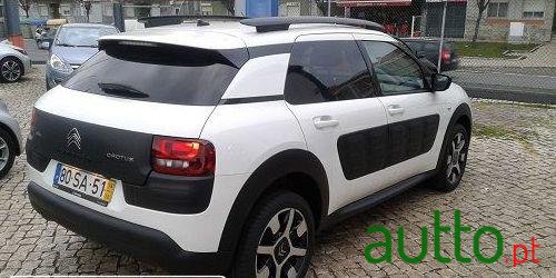 2016' Citroen C4-Cactus 1.2 Puretech Shine photo #2