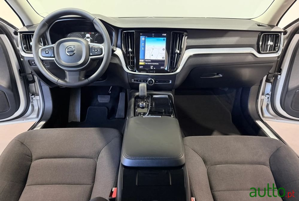 2021' Volvo V60 photo #4