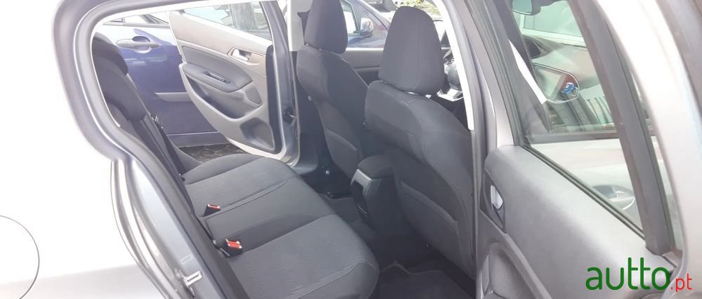 2014' Peugeot 308 photo #6