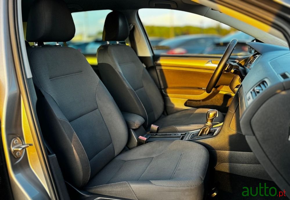 2015' Volkswagen Golf photo #6