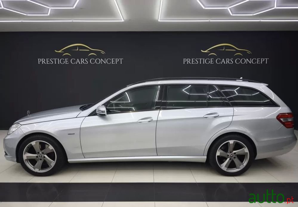 2011' Mercedes-Benz Classe E photo #5