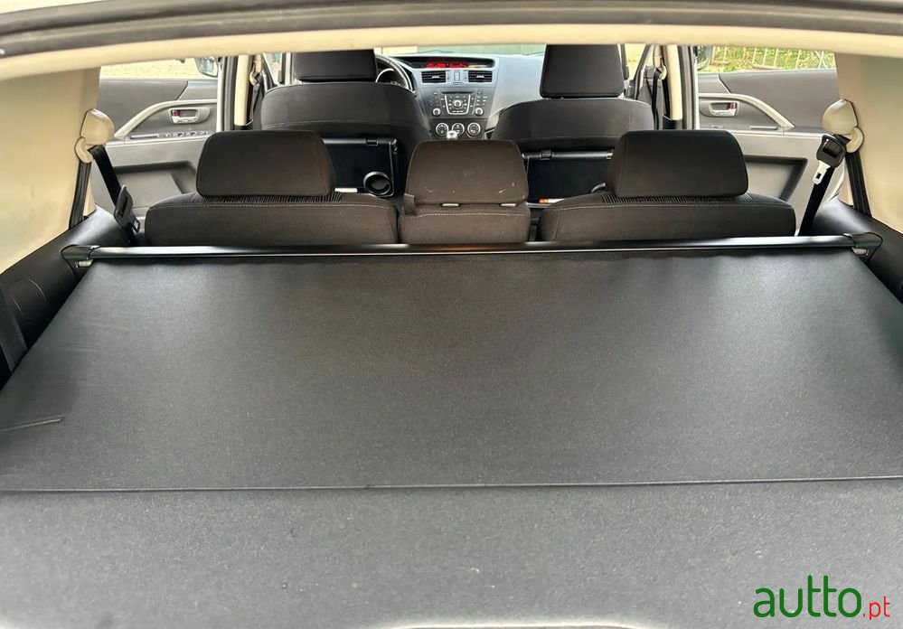 2011' Mazda 5 photo #3