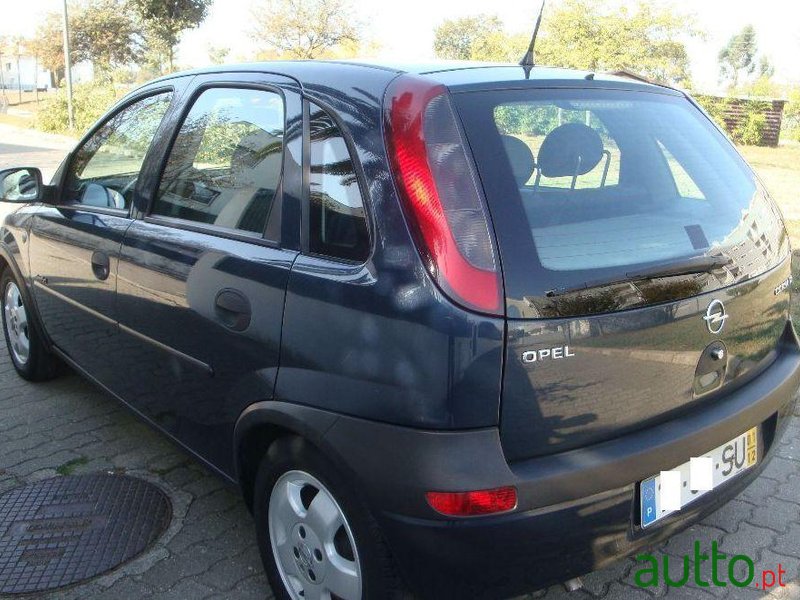 2001' Opel Corsa 1.2 Confort photo #1