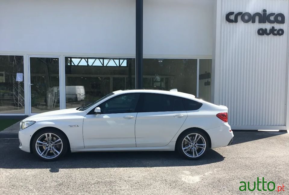 2012' BMW 535 Gran Turismo photo #1