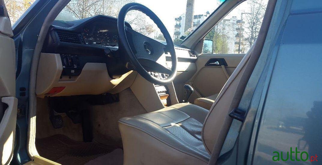 1987' Mercedes-Benz 250 W124 photo #1