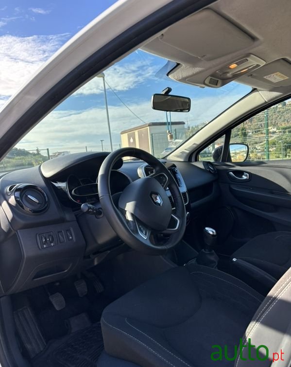 2018' Renault Clio Sport Tourer photo #5