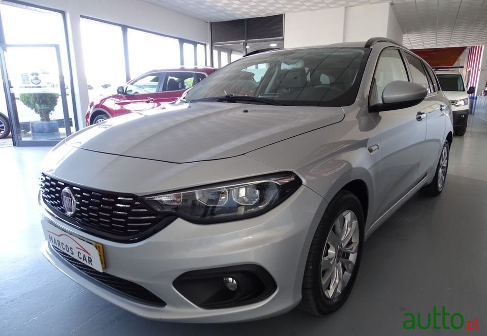 2017' Fiat Tipo Station Wagon photo #3