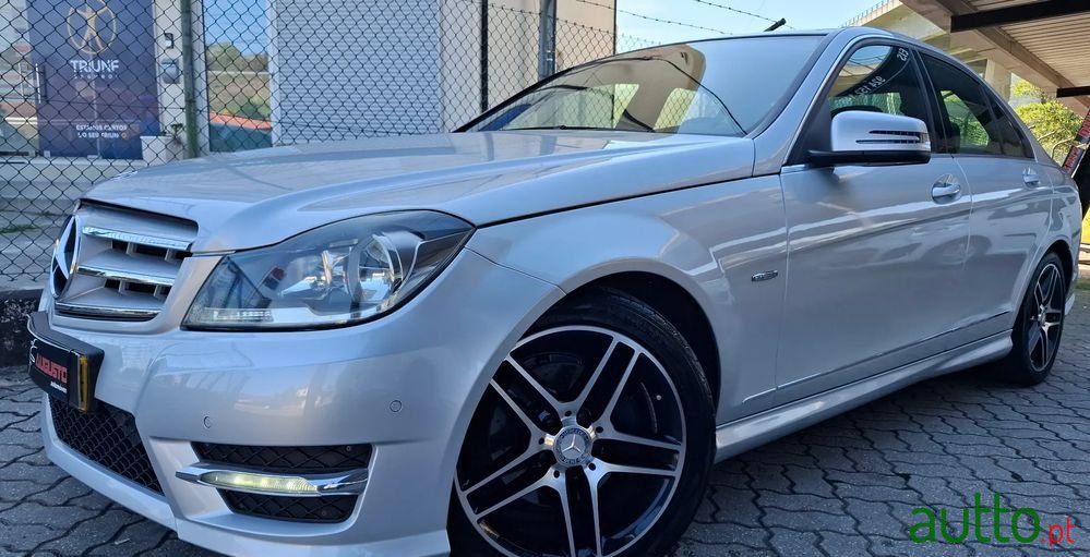 2011' Mercedes-Benz Classe C photo #1