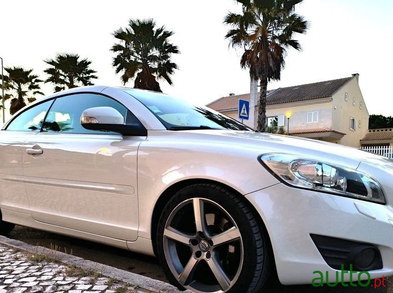 2011' Volvo C70 D3 Momentum photo #3