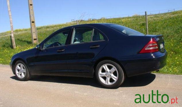 2002' Mercedes-Benz C-200 Cdi Classic photo #4