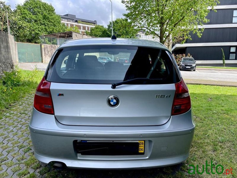 2009' BMW 118 D photo #3