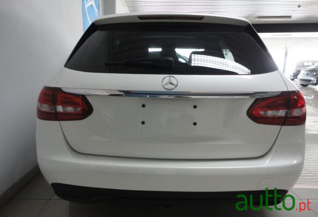 2016' Mercedes-Benz C-200 photo #3