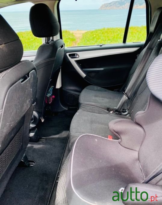 2012' Citroen C4 Grand Picasso photo #6