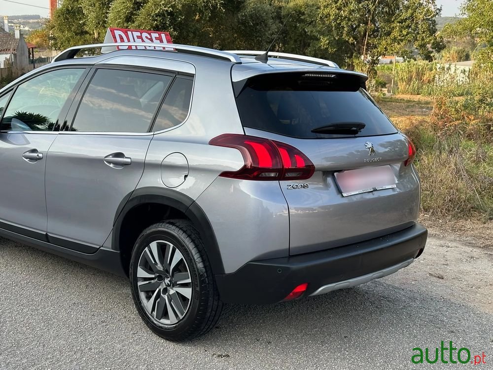 2019' Peugeot 2008 photo #5