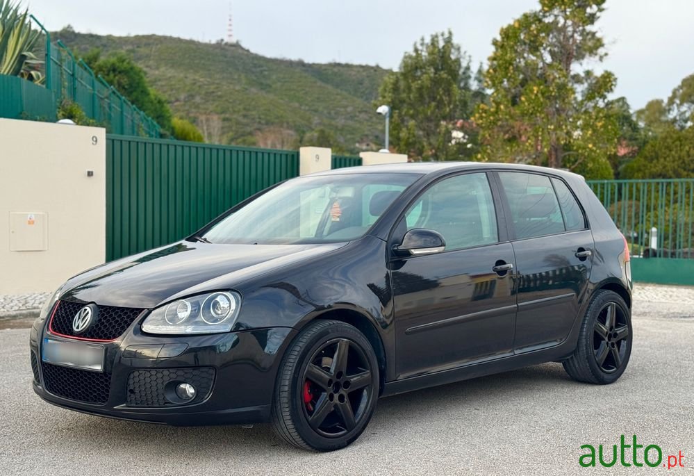 2004' Volkswagen Golf photo #1
