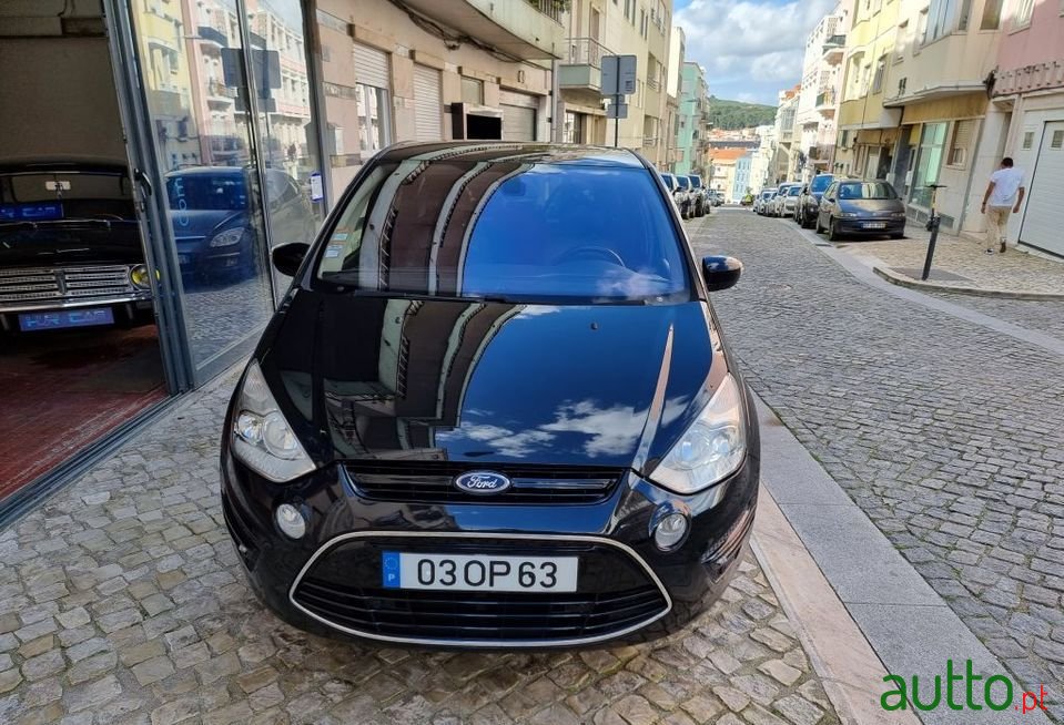 2014' Ford S-Max photo #2