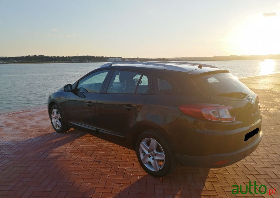 2015' Renault Megane Sport Tourer photo #2