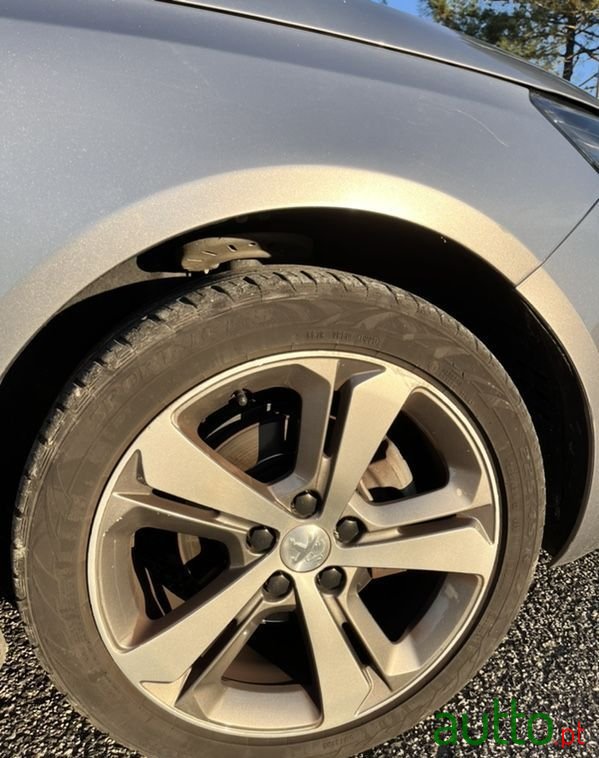 2015' Peugeot 308 photo #5