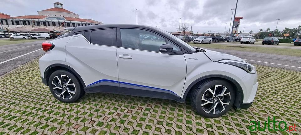 2020' Toyota C-HR photo #7