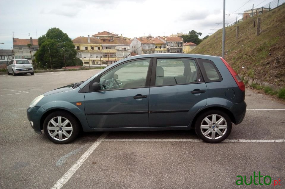 2003' Ford Fiesta photo #2