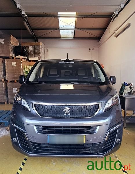 2019' Peugeot Traveller photo #5