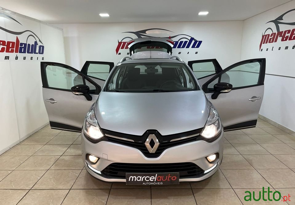 2017' Renault Clio Sport Tourer photo #5