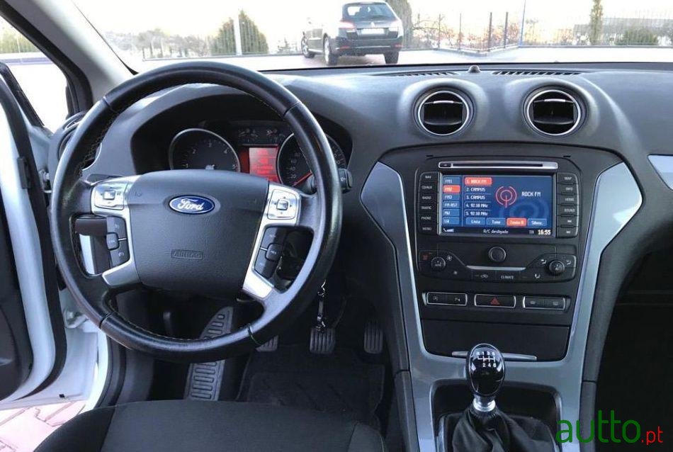 2013' Ford Mondeo Sw photo #3