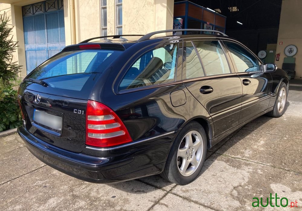 2004' Mercedes-Benz C 220 photo #4