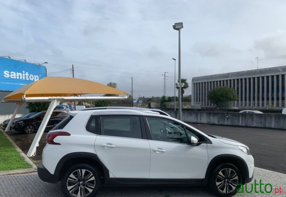 2017' Peugeot 2008 photo #5