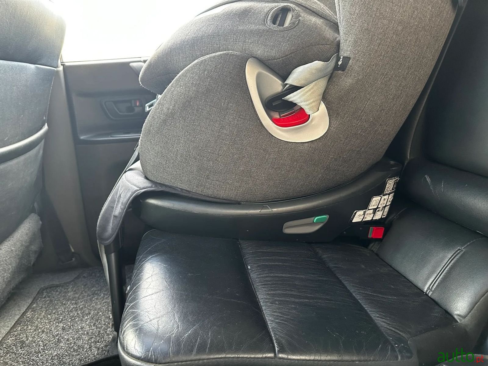 2004' Mitsubishi Pajero photo #6