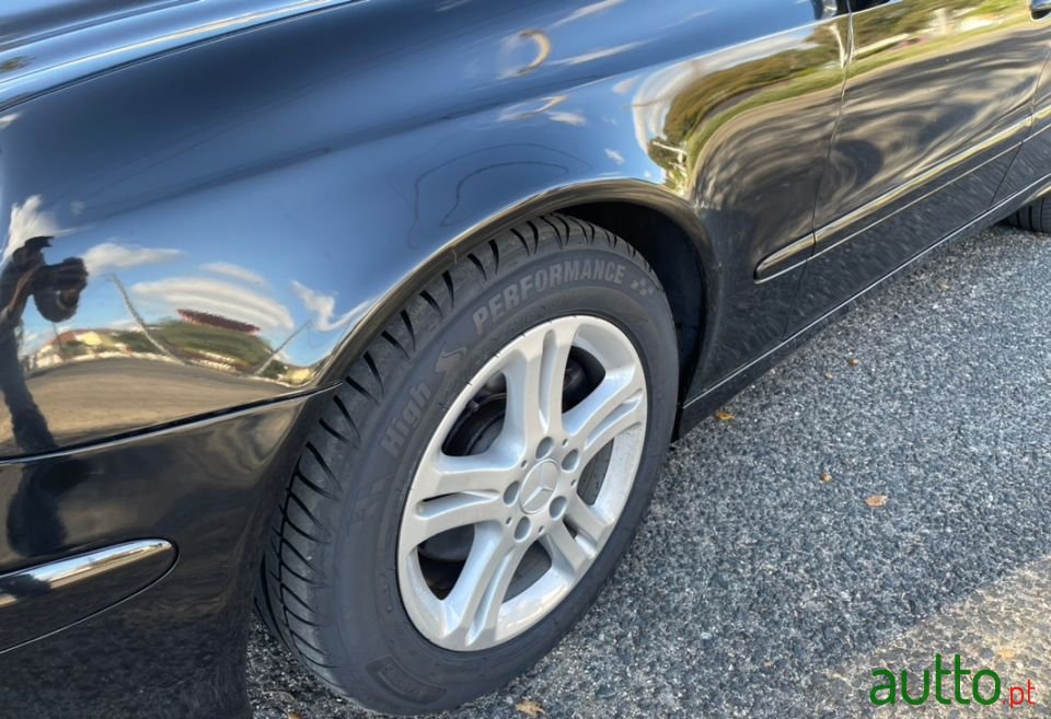 2004' Mercedes-Benz E-220 photo #5