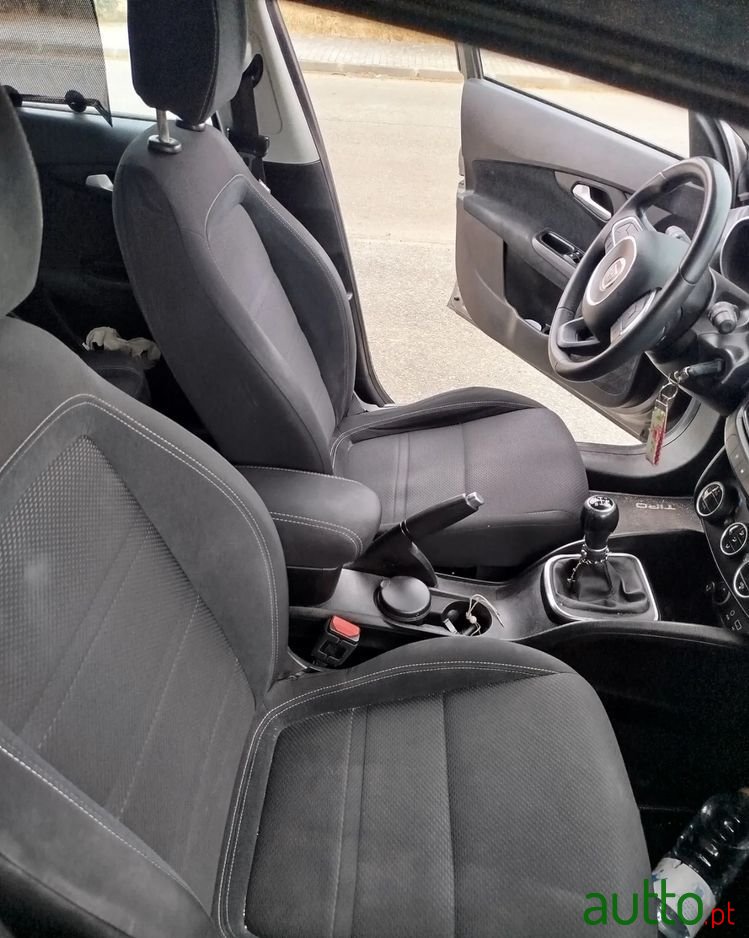 2016' Fiat Tipo Station Wagon photo #4