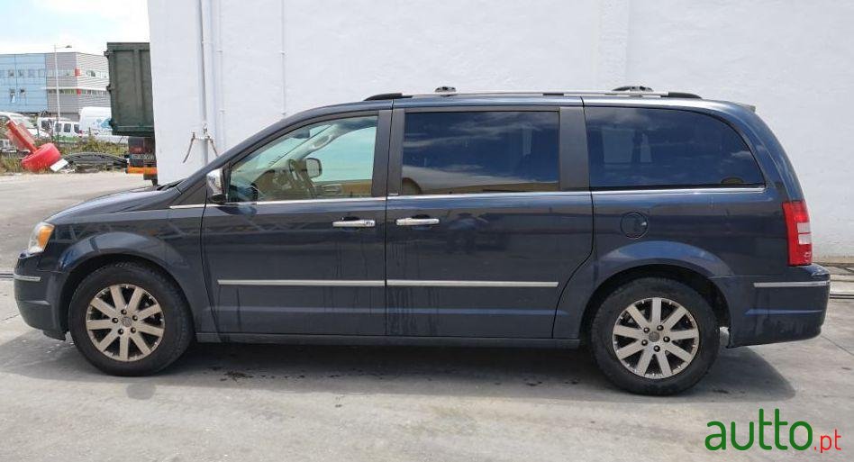 2008' Chrysler Grand Voyager photo #4
