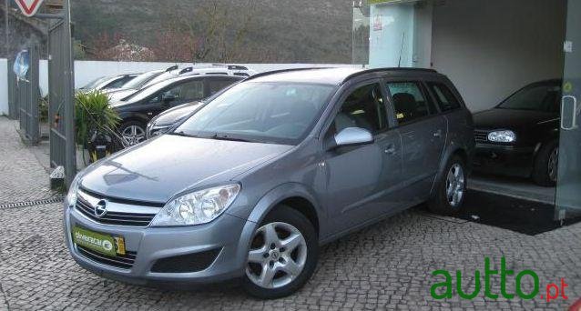 2008' Opel Astra Caravan photo #1