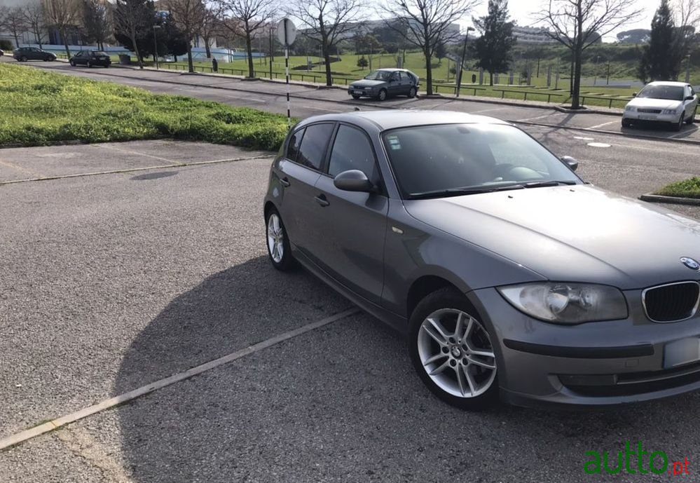 2010' BMW 118 Sport photo #3