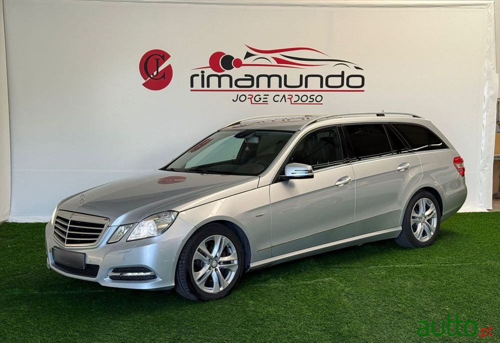 2011' Mercedes-Benz Classe E photo #3