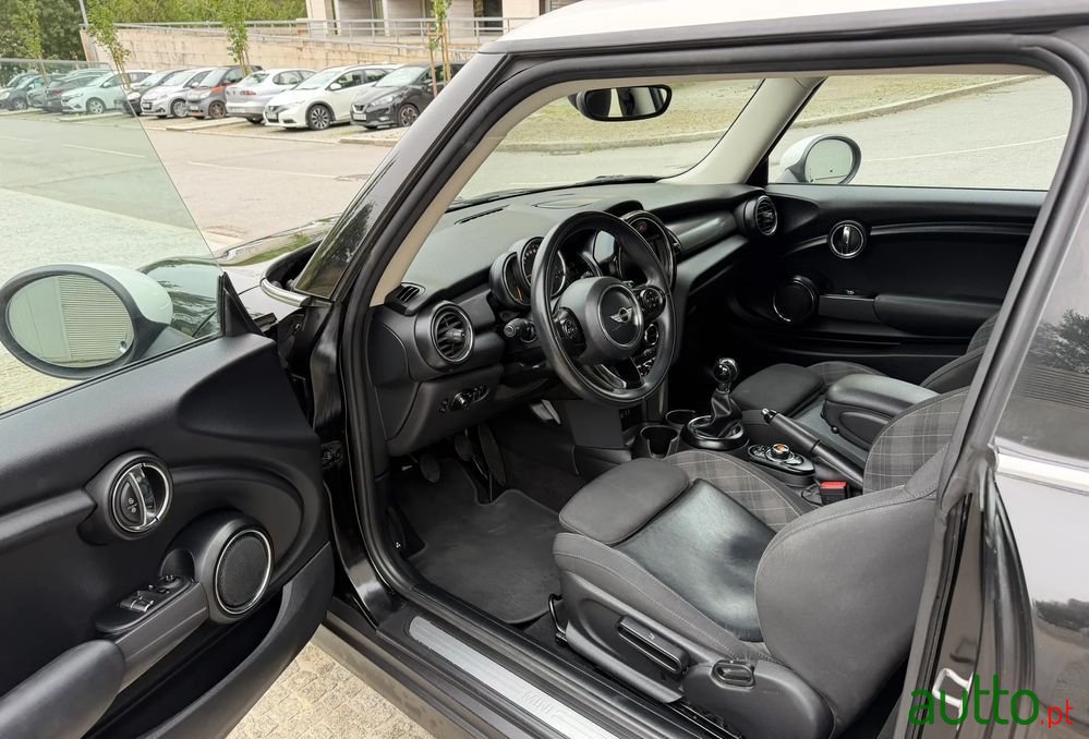 2015' MINI Cooper 3 Portas photo #5