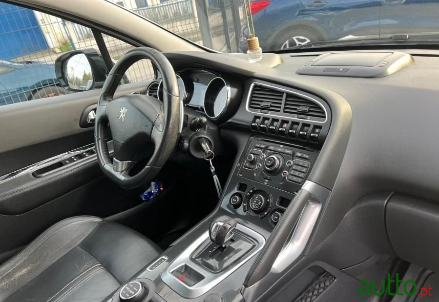 2012' Peugeot 3008 photo #5