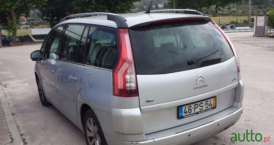 2011' Citroen C4-Picasso photo #2