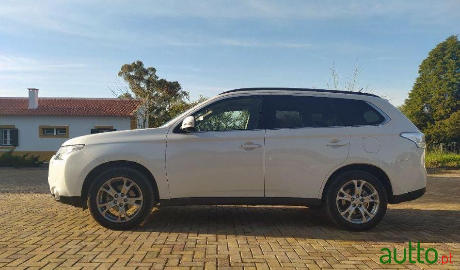 2014' Mitsubishi Outlander photo #1