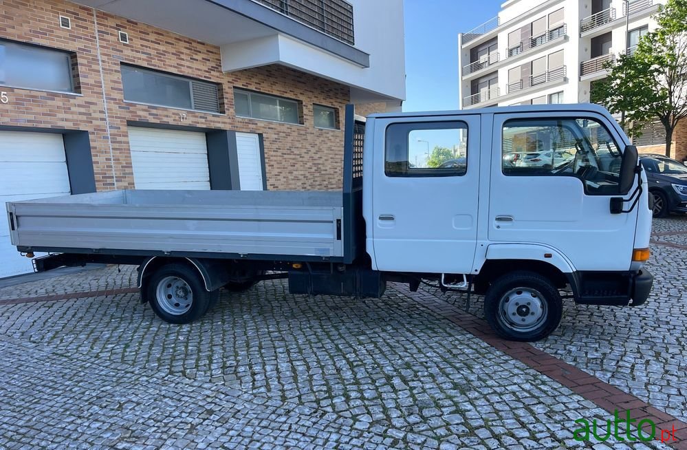 2000' Nissan Cabstar photo #5