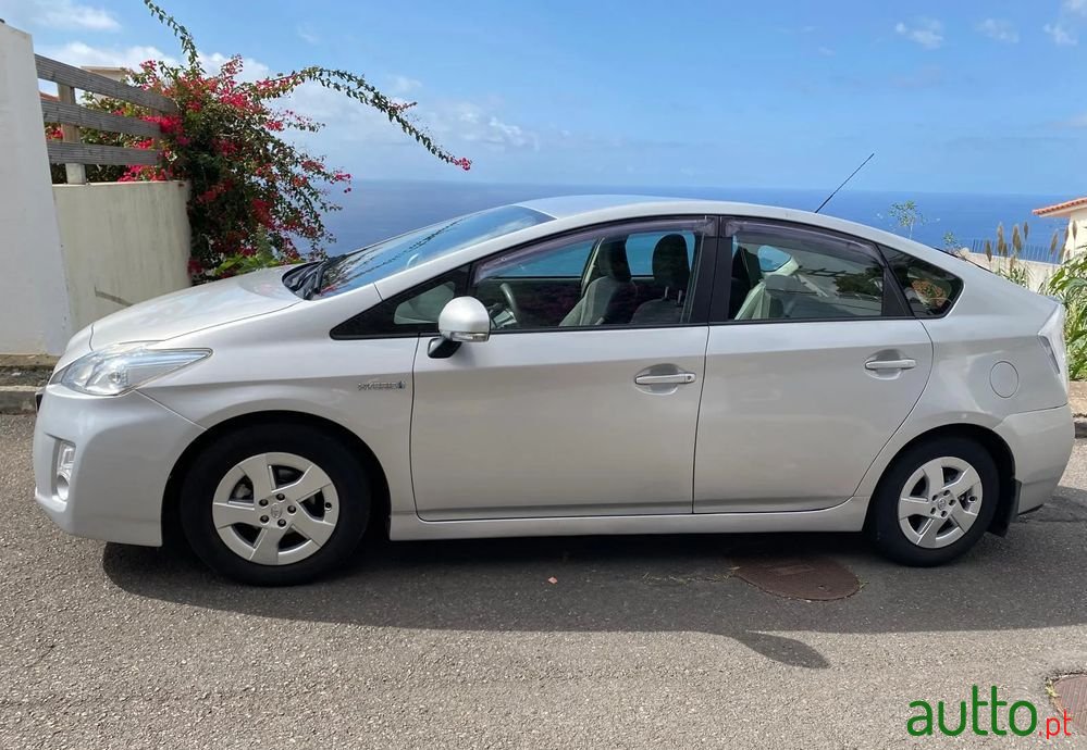 2010' Toyota Prius 1.8 Premium photo #1