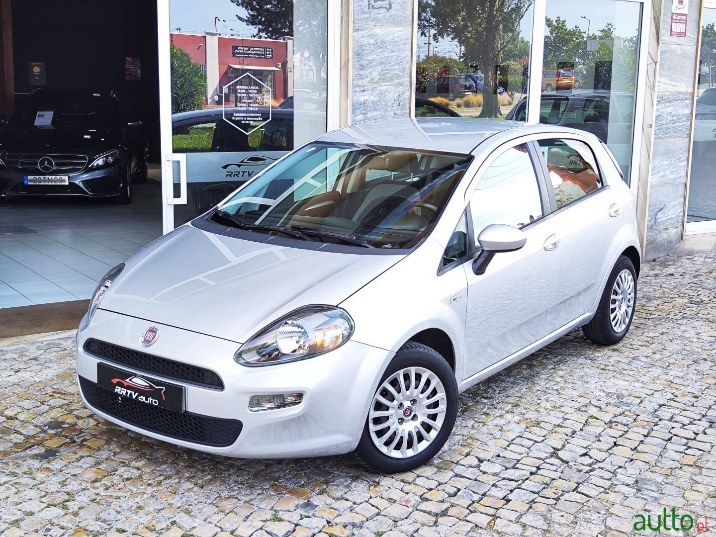 2012' Fiat Punto Evo photo #1