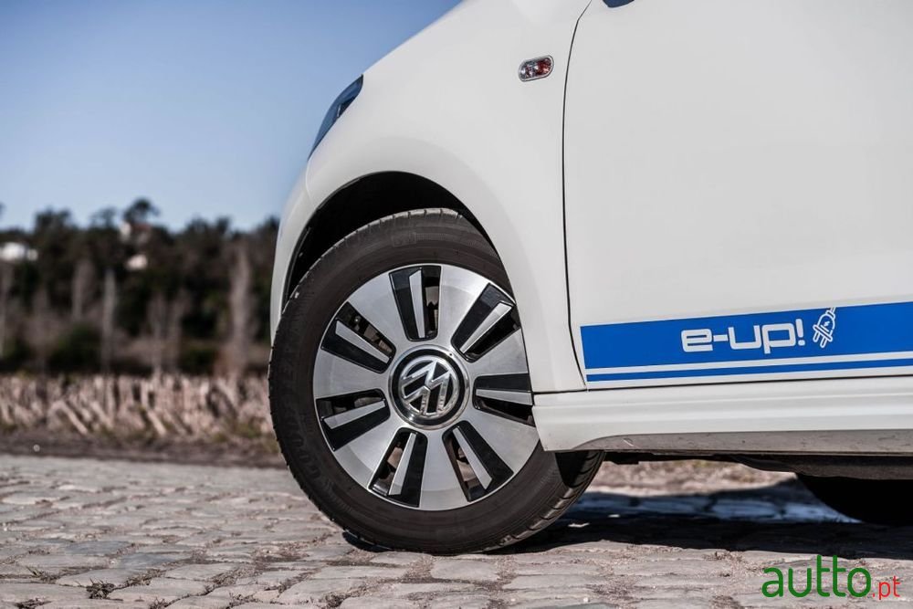 2016' Volkswagen e-up! photo #5