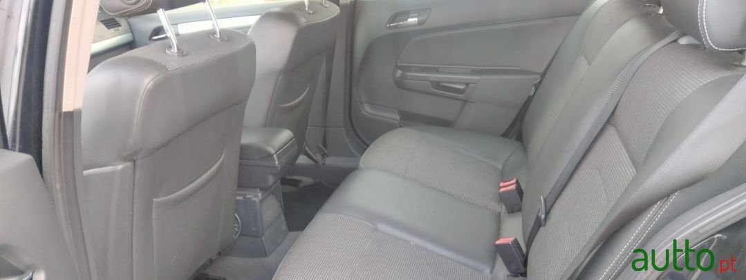 2007' Opel Astra Caravan photo #5