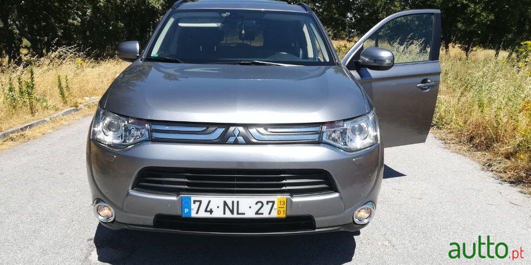 2013' Mitsubishi Outlander photo #3