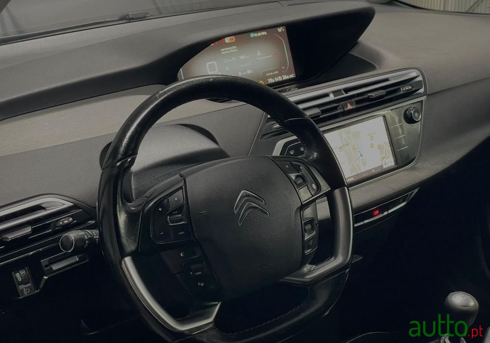 2016' Citroen C4 Picasso photo #5